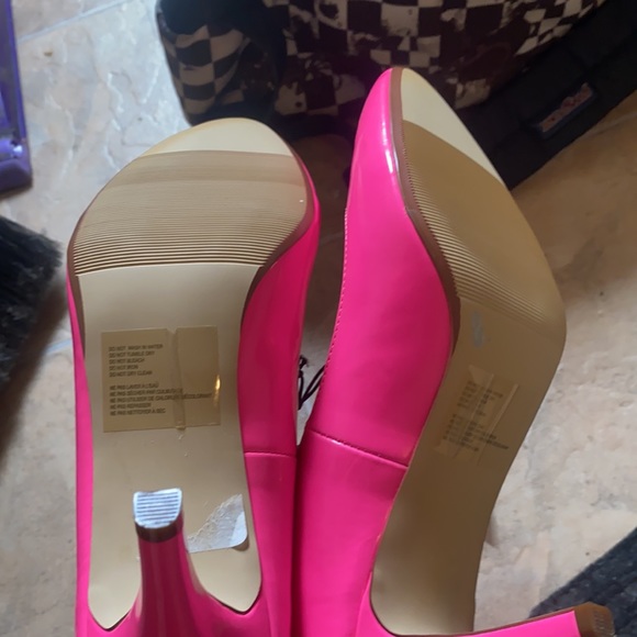 Neon pink heel - Picture 3 of 4